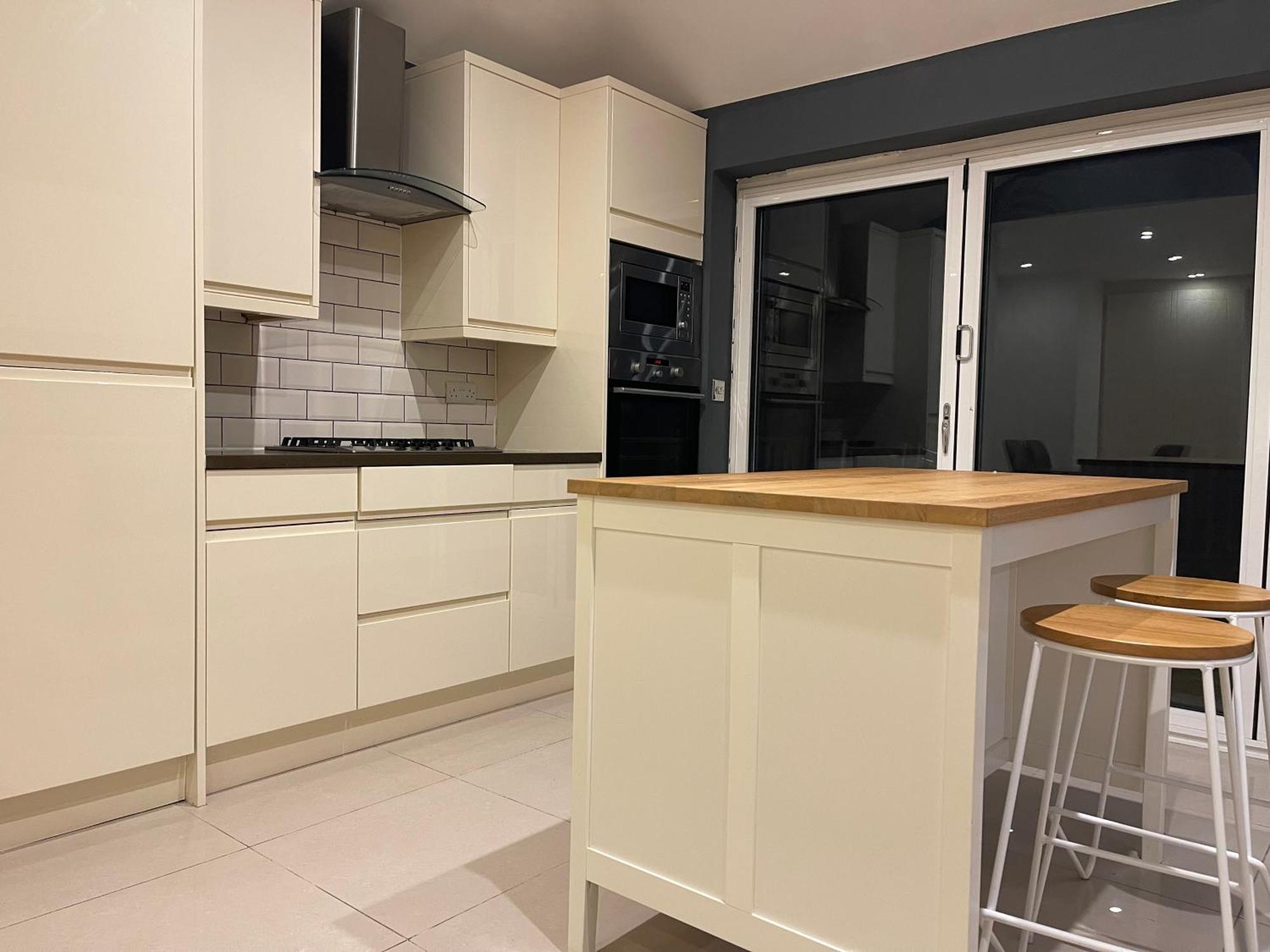 Hanwell Blue Rose * Greenford (Greater London)