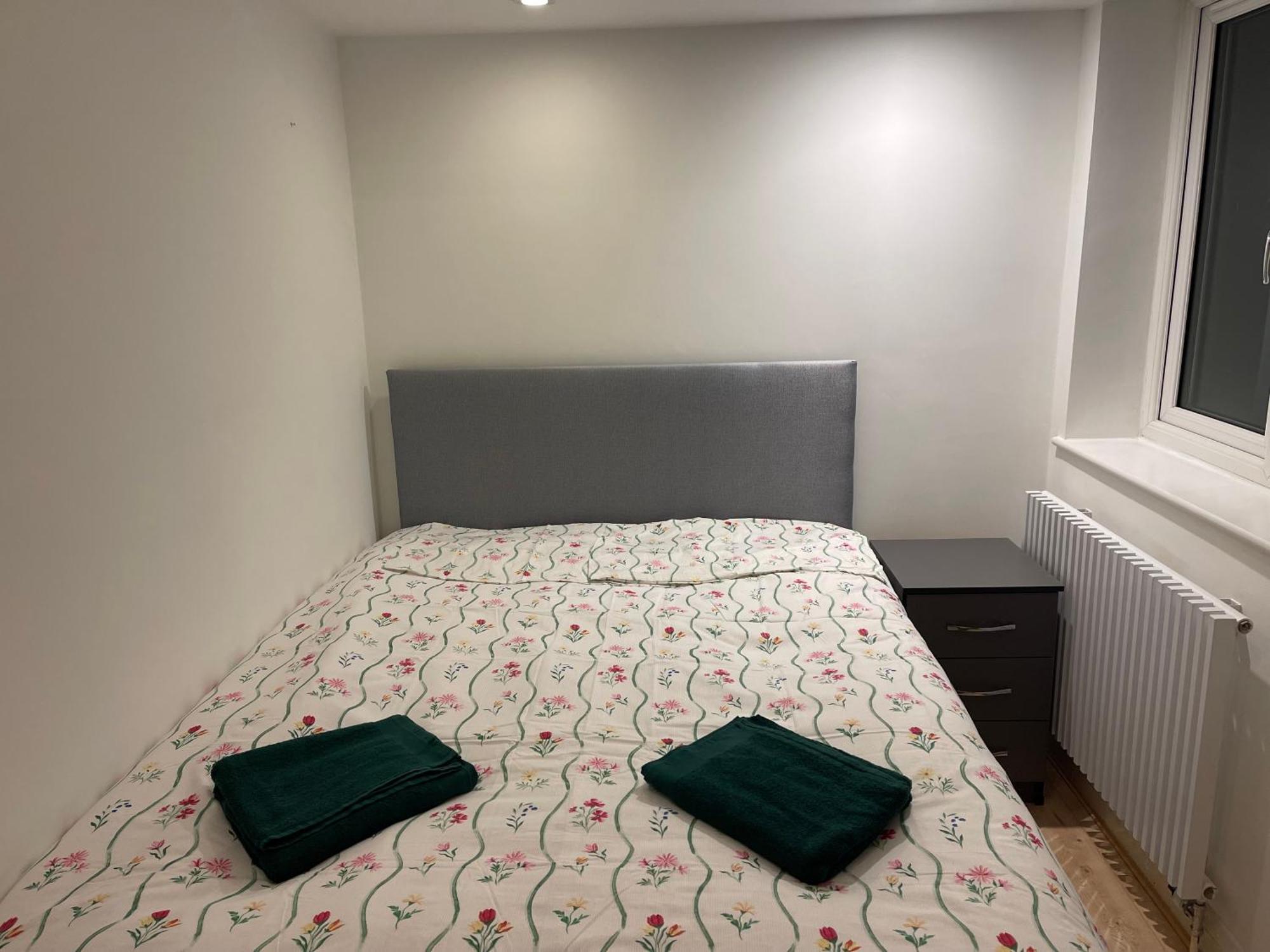 Hanwell Blue Rose * Greenford (Greater London)